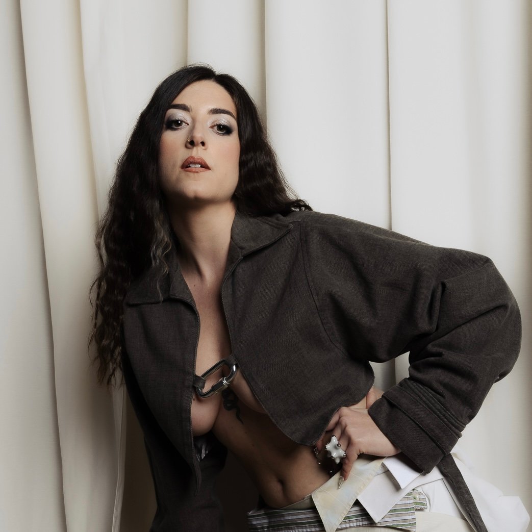 EVA CALYZA lanza «DIVINO clvb» ❤️‍🔥