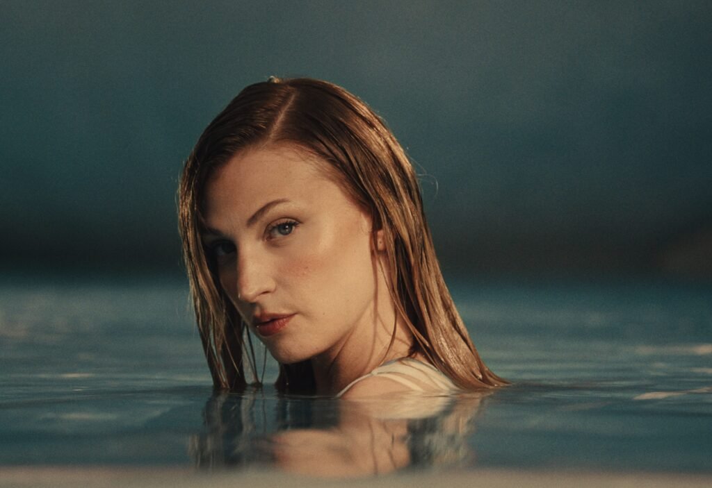 💫 JULIETA DESPLIEGA TODO SU BRILL POP EN “CENT PER CENT”