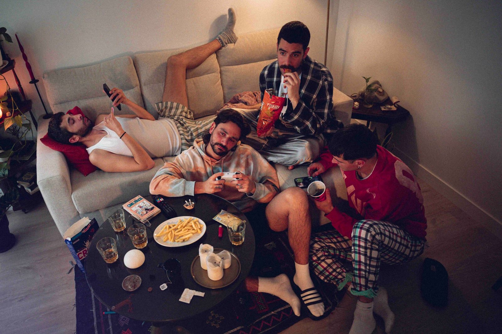 Néctar lanza este 16 de abril "Despojo Social", tercer adelanto de su álbum debut CON ESTE DISCO (LO) VAMOS A PETAR. La banda madrileña critica la tiranía