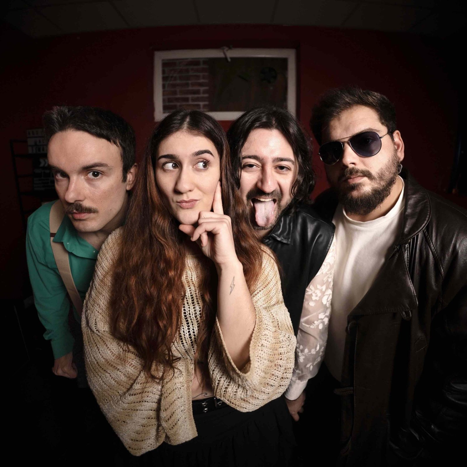 Mazu estrena Arena y sal (la balada), una emotiva balada que explora la memoria, la pérdida y el deseo de volver, disponible este viernes con producción