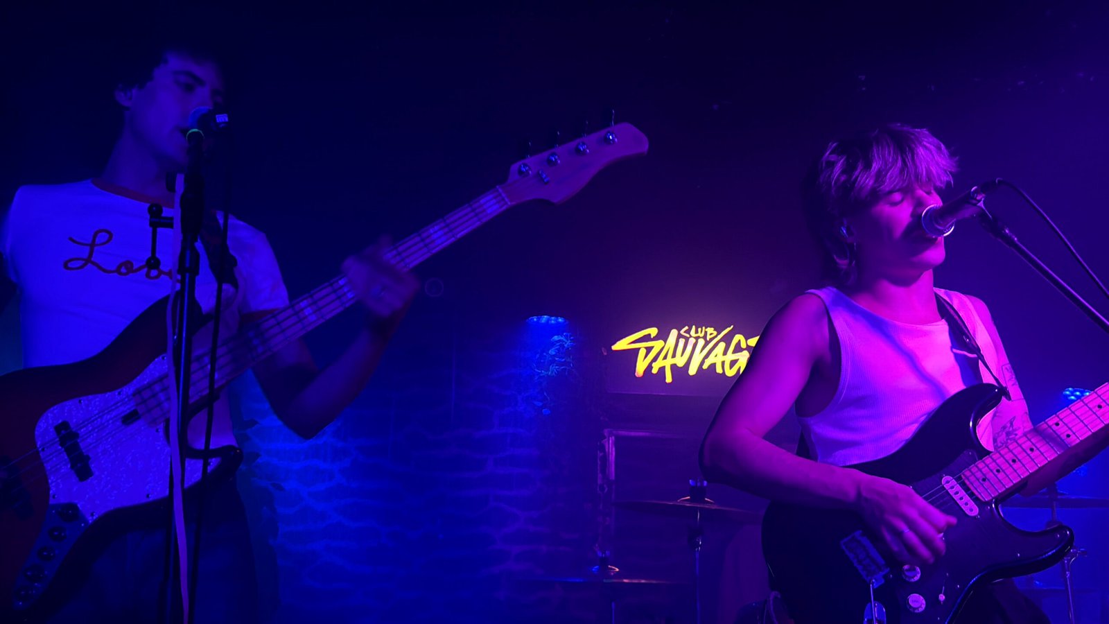 Barcelona vibró con Capros presentando su disco A Esta Invitamos Nosotros en Sauvage Club y Joanna Crass brillando teloneando a Cardellino en Razzmatazz.