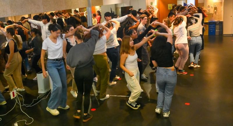 Bailes latinos en Espacio Joven