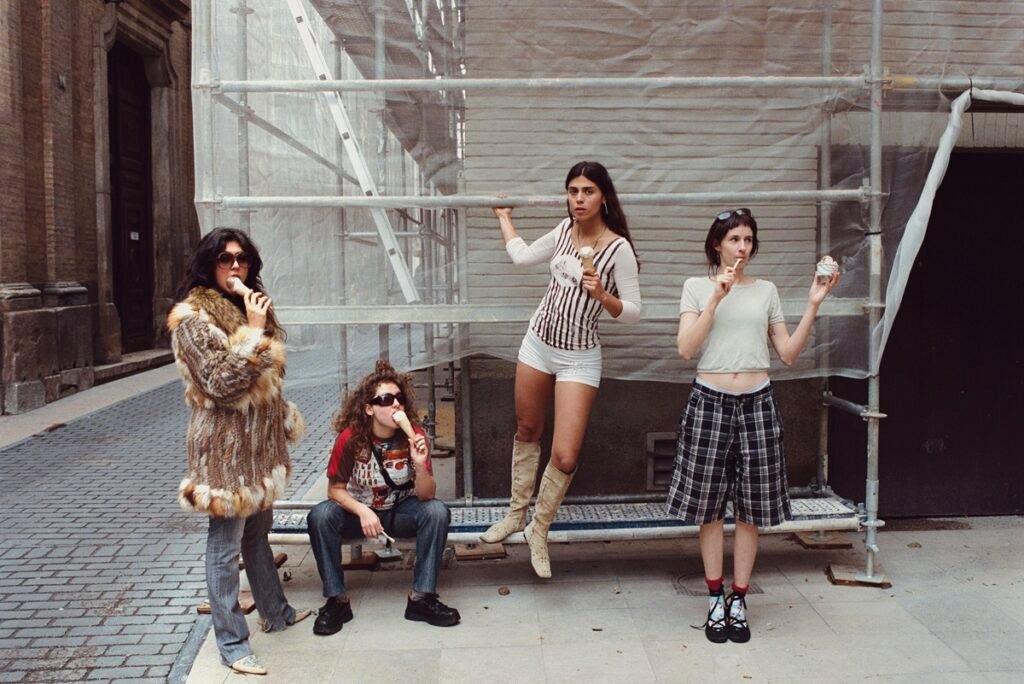 Marina Domínguez estrena AA Ana Psicóloga, primer adelanto de su nuevo EP con indie pop rabioso, punk y letra ácida sobre dudas emocionales.