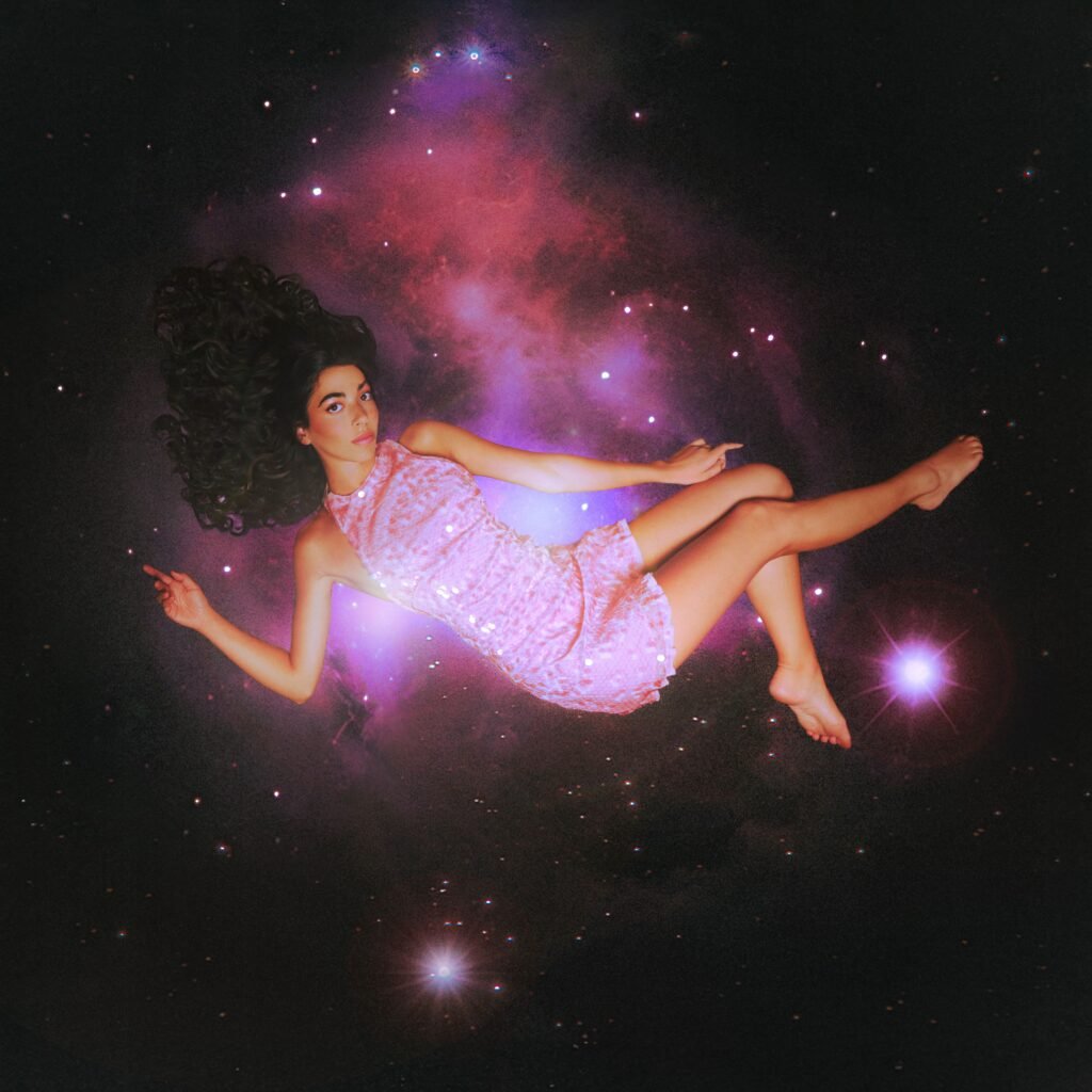 Sara Terraza lanza Supernova, un EP de cuatro temas con el que abraza el pop-disco, el synthpop y el funk tras su etapa jazzística.