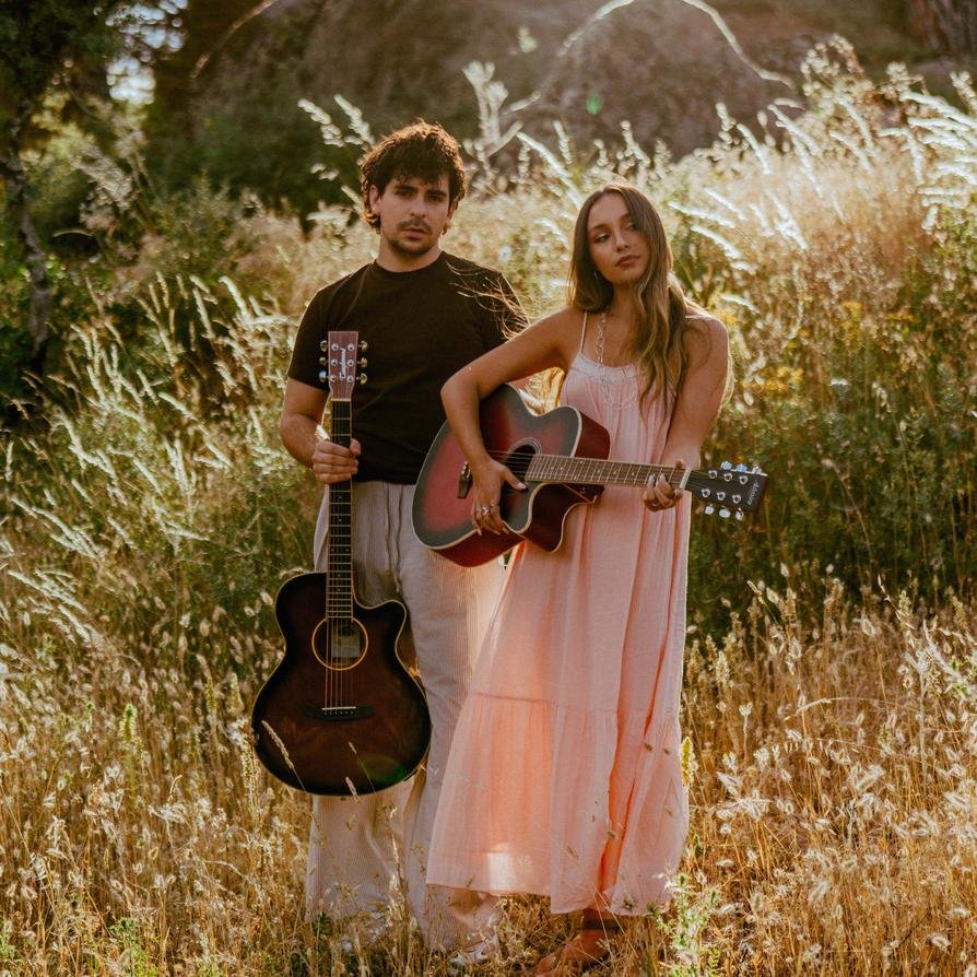 Vik Faded y Mara Merino lanzan "Por estar contigo", un single de pop rock sobre las secuelas de una relación tóxica, con videoclip en el Pantano de San