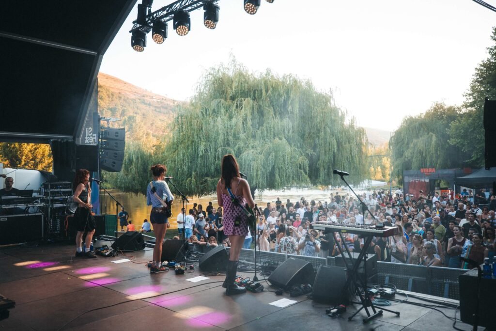 SilFest Valdeorras cierra su décimo aniversario con lleno, música y naturaleza junto al río Sil, consolidándose como el festival de mayor personalidad del