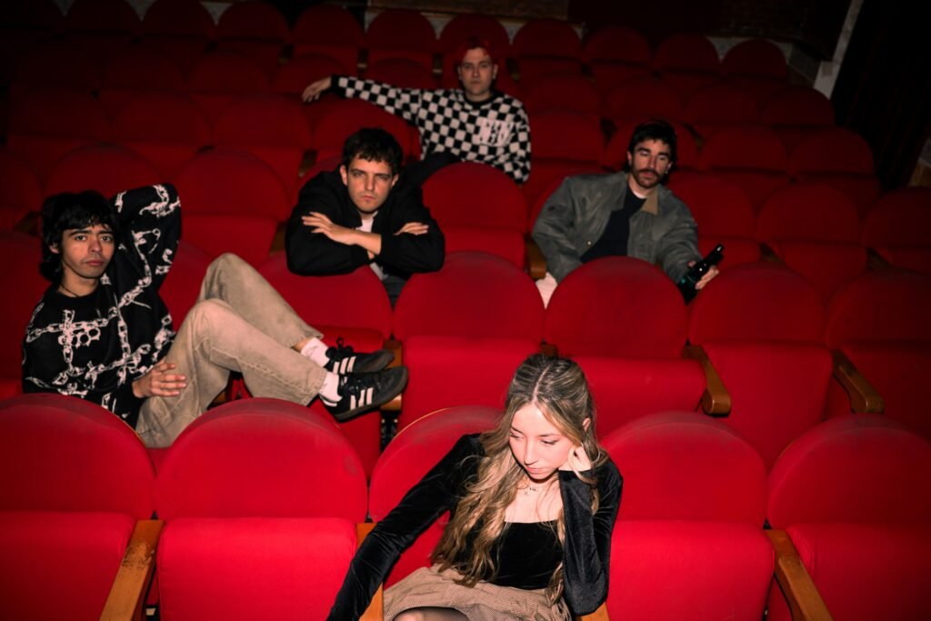 La banda madrileña de noise pop e indie rock Doplers ficha por Sideral Music tras lanzar su álbum «Cosas de cada año» y agotar entradas en la sala Siroco