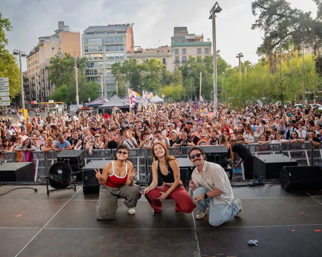 Julieta y Maria Escarmiento brillan en el Pride BCN 2026 con un cierre multitudinario y una colaboración inolvidable en Barcelona.
